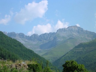 Vue des Pyrénées depuis Linas de Broto Vue des Pyrénées depuis Linas de Broto