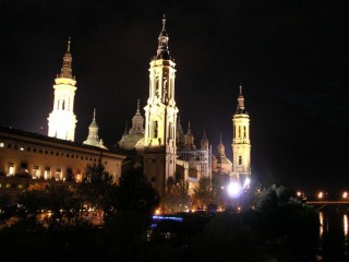 Saragosse : l'Ebre, le pont romain et la... Saragosse : l'Ebre, le pont romain et la...