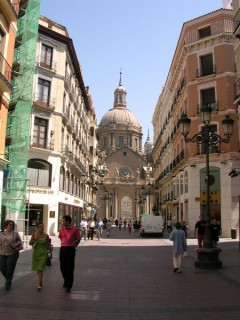 Saragosse : rue Alfonso I en plein centre ville;...