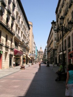 Saragosse : rue Alfonso I en plein centre ville;...