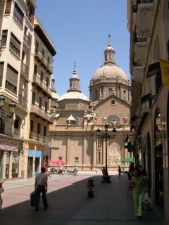 Saragosse : rue Alfonso I en plein centre ville; au...