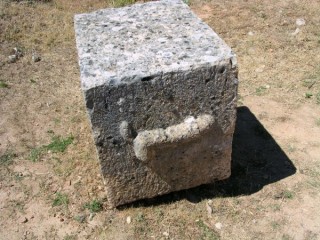 Phallus taill dans la roche