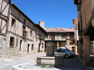 Vue du village et du chteau de Pearanda-de-Duero