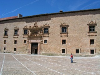 Palais des Miranda sur pla Plaza Mayor de Pearanda...