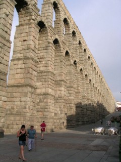 Au pied de l'aqueduc de Sgovie 