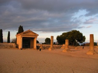 Vue des colonnes du forum de la ville romaine; temple...