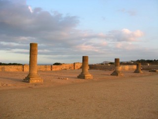 Vue des colonnes du forum de la ville romaine