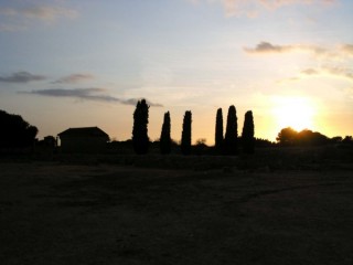 Coucher de soleil sur le forum de la ville romaine...