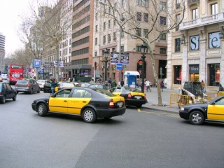 BARCELONE : photo de Barcelone - Taxis sur la Plaza...