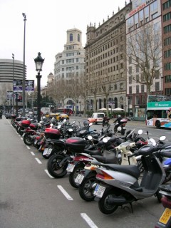 BARCELONE : photo de Barcelone - Parking  scooter...