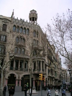 BARCELONE : photo de Barcelone - Btiment modernis...
