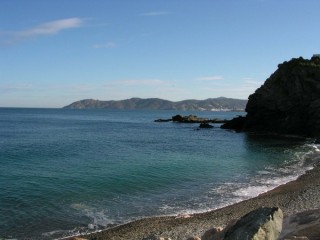 Photo des criques et plages rocheuses au port de Llana,...