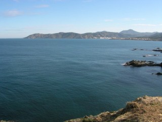 Photo des criques et plages rocheuses au port de...