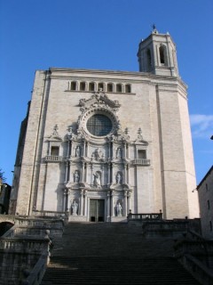 Gérone (Catalogne) - Façade de la cathédrale de Gérone...