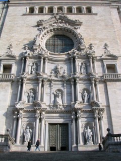 Gérone (Catalogne) - Vue de la façade de la cathédrale...