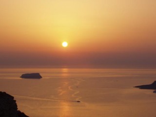 Coucher  de soleil  pris entre Akrotiri et Fira