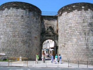 LUGO : photo d'une des portes de l'enceinte...