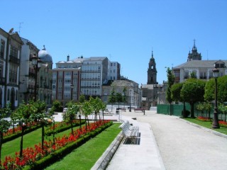 LUGO : photo gnrale de la ville depuis la place ...