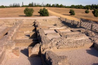 Photo de la cit romaine d'Italica prs de...
