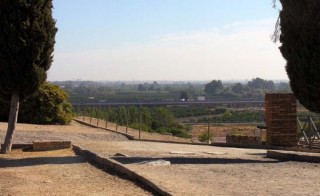 Photo de la cit romaine d'Italica prs de...