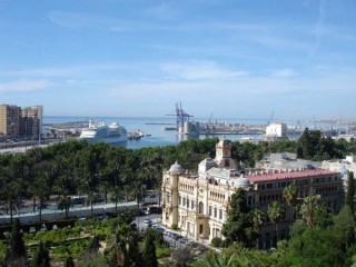 Photo du Gibralfaro et de la ville de Malaga...