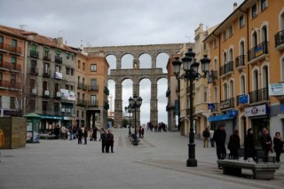 L'aqueduc vu depuis la vieille ville