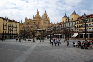 La plaza Mayor et la cathédrale La plaza Mayor et la cathédrale