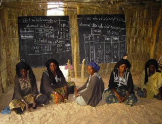 Cours d'alphabétisation en Tamasheq