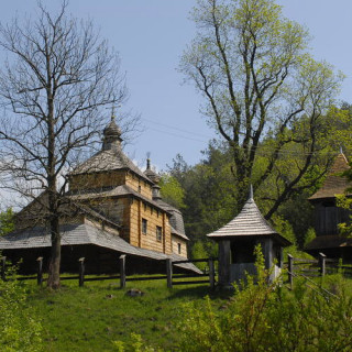 <em>Tserkvas</em> en bois de la région des Carpates en Pologne et en Ukraine
