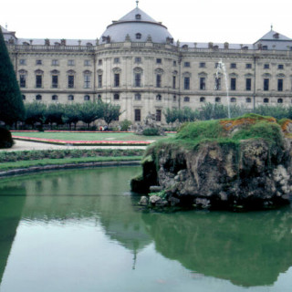 Résidence de Wurtzbourg avec les jardins de la Cour et la place de la Résidence