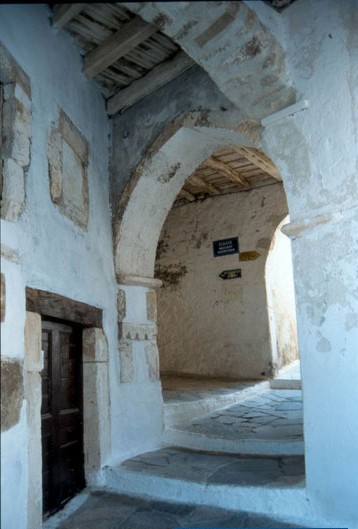 Chora - Quartier du Kastro - Passage voûté