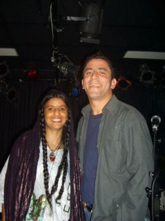 Avec aminitou goumar,chanteuse et guitariste du groupe toumast Avec aminitou goumar,chanteuse et guitariste du groupe toumast
