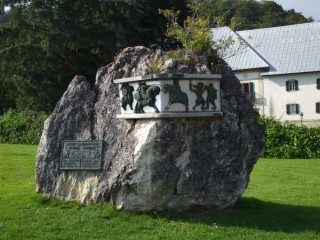 4ème étape Roncevalles stèle en hommage à...