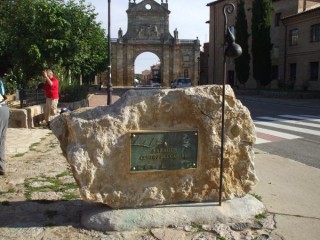 4ème étape Sahagun centro del Camino y arco de...