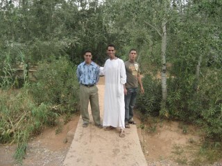 moi (au milieu) avec mes amis à dades