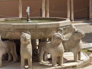Alhambra : la fontaine des lions Alhambra : la fontaine des lions