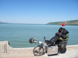 Au bord du Lac de Van