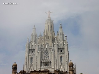 Barcelone, l'église du Sacré-Coeur au Tibidabo Barcelone, l'église du Sacré-Coeur au Tibidabo