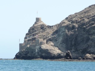 Bastion défensif à l'entrée du golf d'Oman