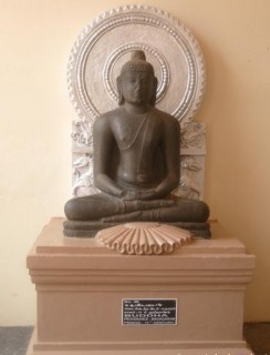 Bouddha admire la beauté