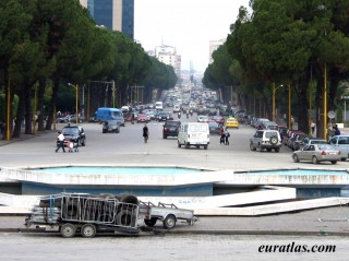 Boulevard Deshmorete Kombit, Tirana