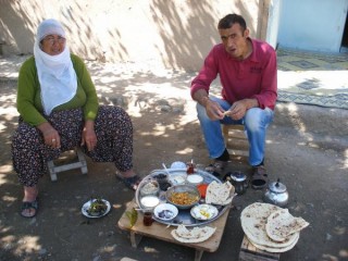 Collation dans un village kurde