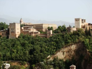 L'Alhambra depuis le mirador de la Cruz de Quiros L'Alhambra depuis le mirador de la Cruz de Quiros