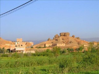 Début de la vallée des roses près D'El-Kelaa...
