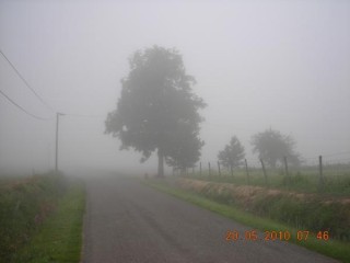 Départ dans le brouillard