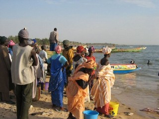 En attendant le retour des pêcheurs En attendant le retour des pêcheurs