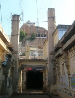 Entrée sous terre pour...