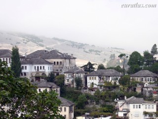 Gjirokastër ou Argyrokastro, la Cité d'Argent Gjirokastër ou Argyrokastro, la Cité d'Argent