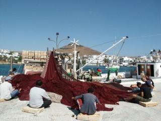 Gros caïque et pêcheurs