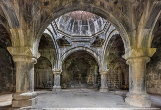 Haghbat, le narthex (ou gavit) Haghbat, le narthex (ou gavit)